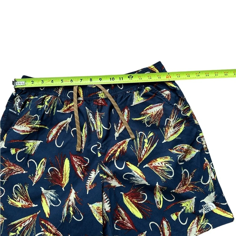 The North Face Men’s Athletic Shorts Size Medium Fishing Lure‎ Logo Shorts